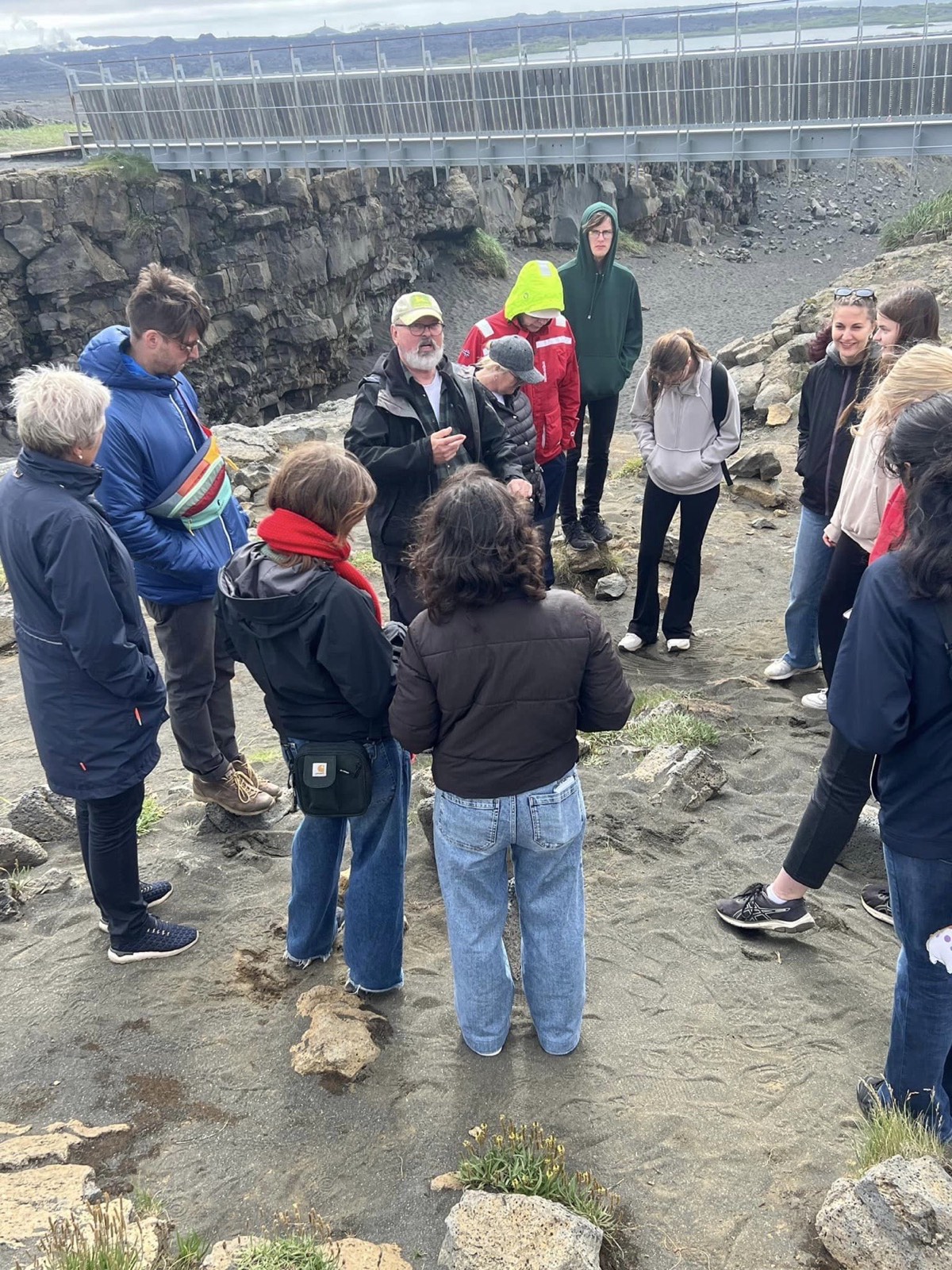 EYT-deelnemers op excursie in het lavagebied van IJsland